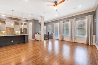 212 W 6th St in Houston, TX - Building Photo - Building Photo