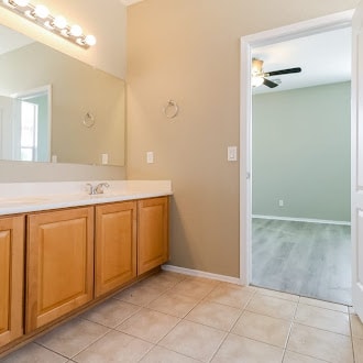 7005 S 30th Ln in Phoenix, AZ - Foto de edificio - Building Photo