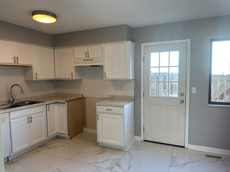 7344 Fall Creek Ln, Unit 7344 Fall Creek Ln in Columbus, OH - Foto de edificio