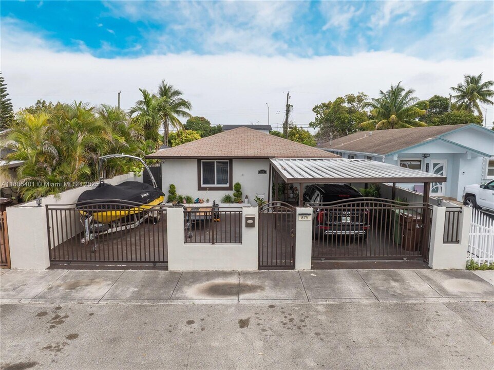 875 E 29th St in Hialeah, FL - Building Photo