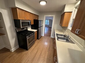 260 Spencer St, Unit B in Ferndale, MI - Building Photo - Building Photo
