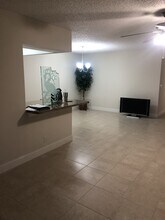 14404 Canalview Dr in Delray Beach, FL - Foto de edificio - Building Photo