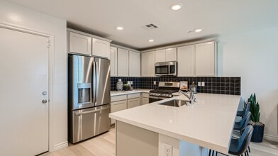10717 Bendmore Ct in Las Vegas, NV - Building Photo - Building Photo