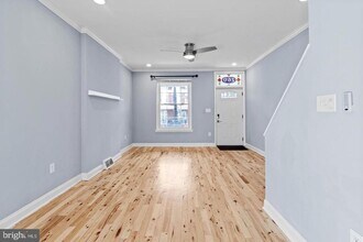 260 Roxborough Ave in Philadelphia, PA - Foto de edificio - Building Photo