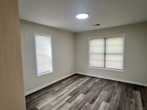 929 E Sullenberger Ave in Malvern, AR - Foto de edificio - Building Photo