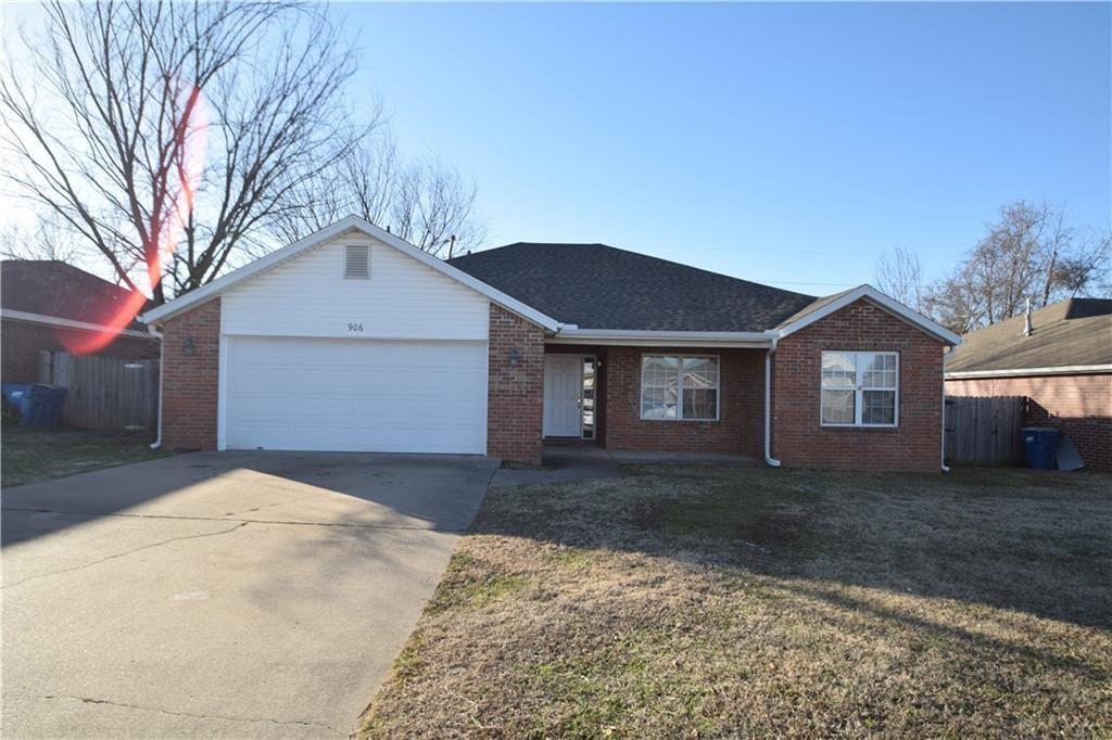 906 SW Navajo Dr in Bentonville, AR - Foto de edificio