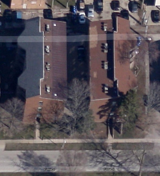 208 E White *Newly Remodeled* in Champaign, IL - Foto de edificio - Building Photo