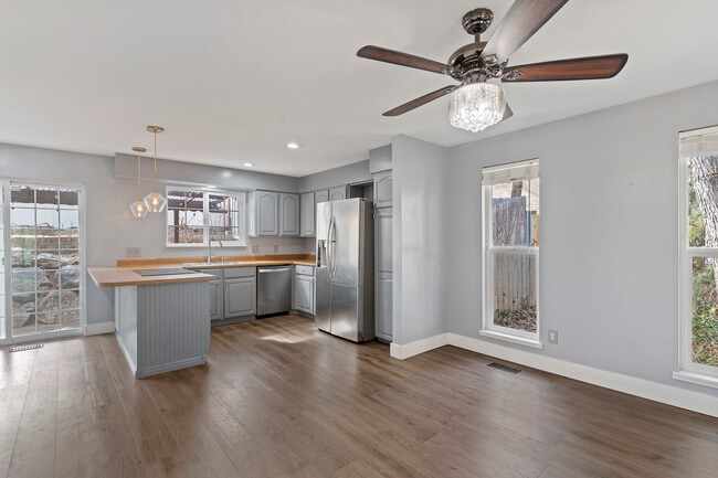 689 Sunset Ln in Ogden, UT - Building Photo - Building Photo