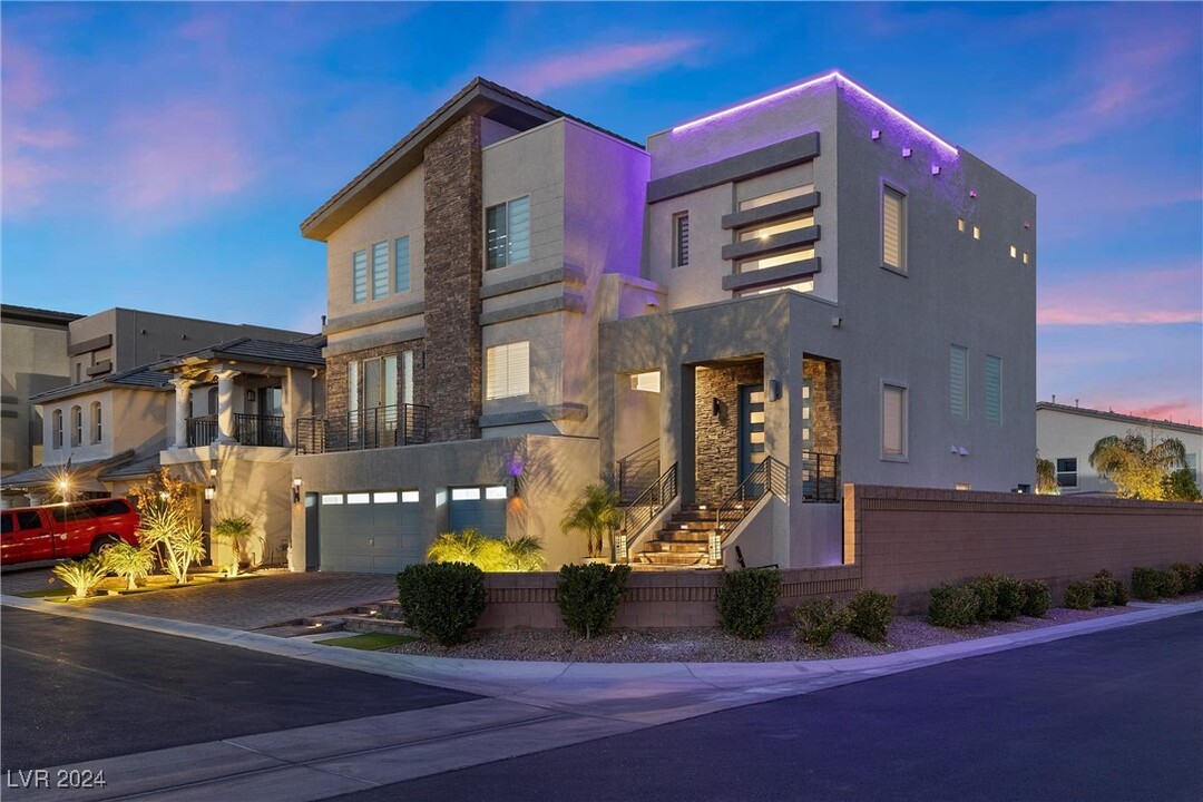 8620 Grove Mill Ct in Las Vegas, NV - Building Photo