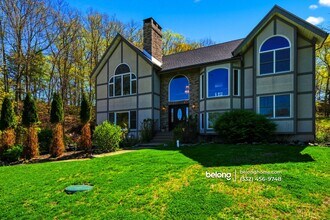24 Table Rock Rd in Tuxedo Park, NY - Building Photo - Building Photo