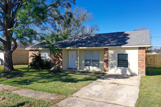 1849 Cinclair Loop in La Place, LA - Building Photo - Building Photo