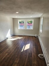 1345 Chalkstone Ave in Providence, RI - Foto de edificio - Building Photo