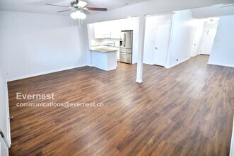 9864 Childress Dr in Austin, TX - Foto de edificio - Building Photo