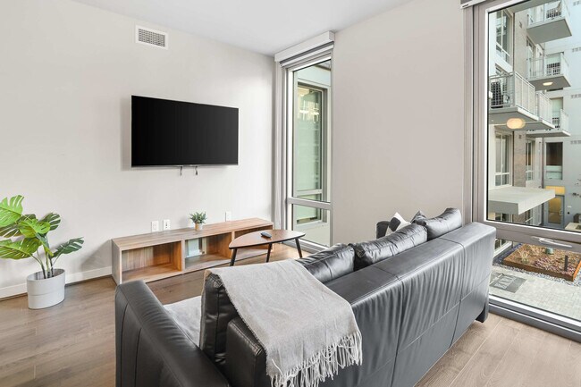 property at 1122 N Hudson St