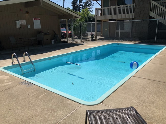 Chalet Apartments in Spokane, WA - Foto de edificio - Building Photo