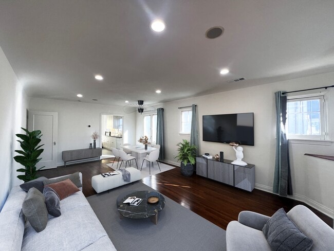 property at 1152 N Sycamore Ave