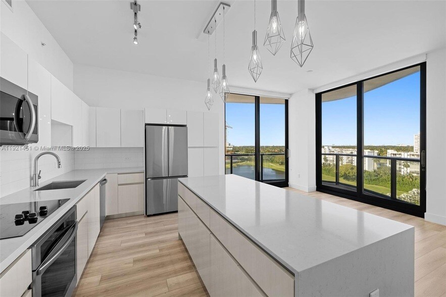 101 Diplomat Pkwy, Unit 901 in Hallandale Beach, FL - Building Photo