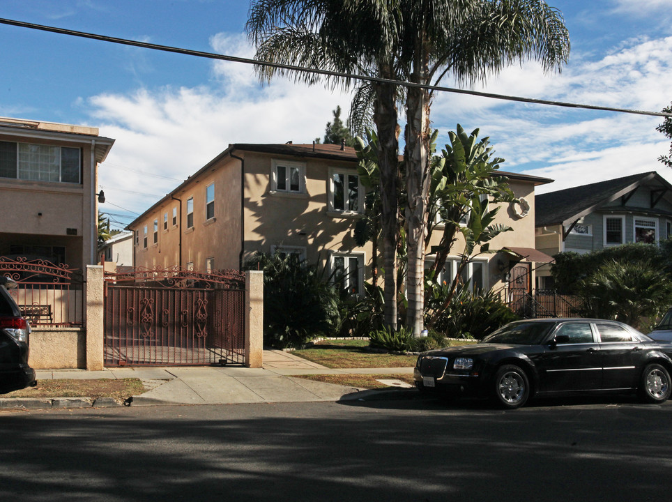 1752 Alexandria Ave in Los Angeles, CA - Building Photo