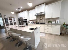 21 Wisteria Ct in Monroe Township, NJ - Building Photo