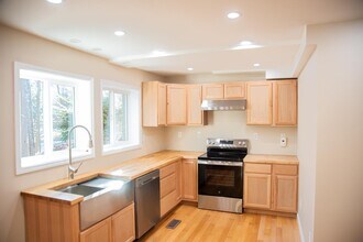 6495 Vernon Woods Dr NE in Atlanta, GA - Building Photo - Building Photo