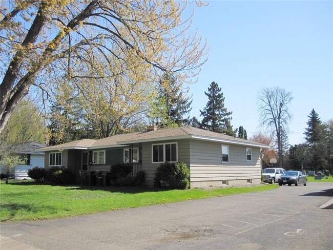 property at 516 N 8th St