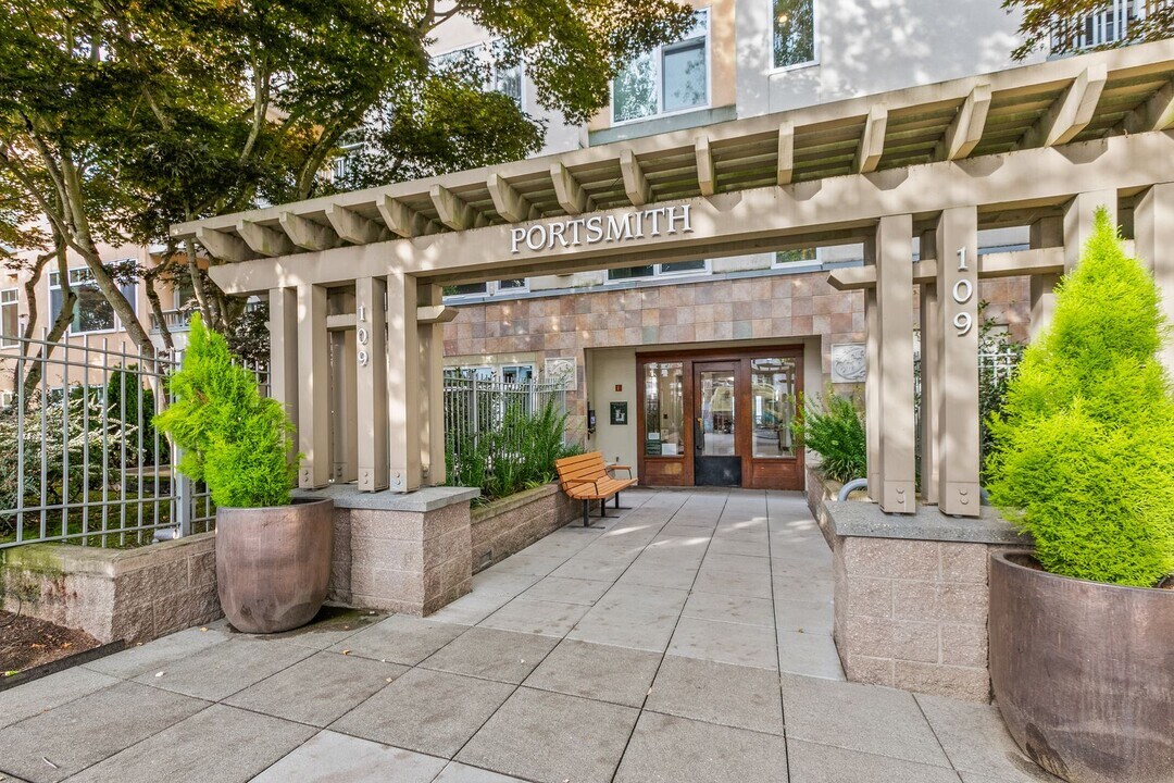 109 2nd St S in Kirkland, WA - Foto de edificio