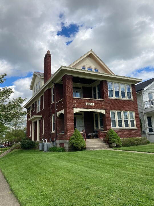1038 Overlook Ave in Cincinnati, OH - Building Photo