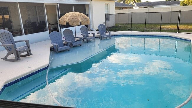 365 NW Hibiscus St in Port St. Lucie, FL - Building Photo - Building Photo