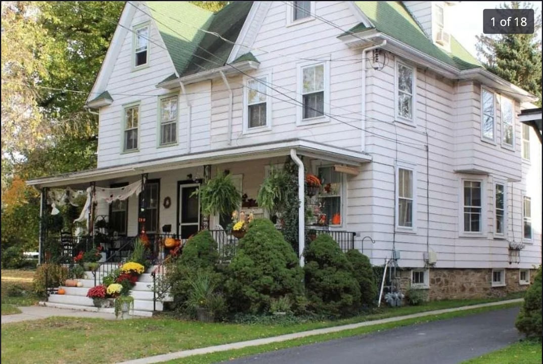 210 W Maple Ave, Unit 2 in Langhorne, PA - Building Photo