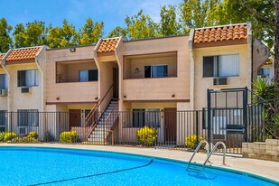 Pine View in Fallbrook, CA - Building Photo