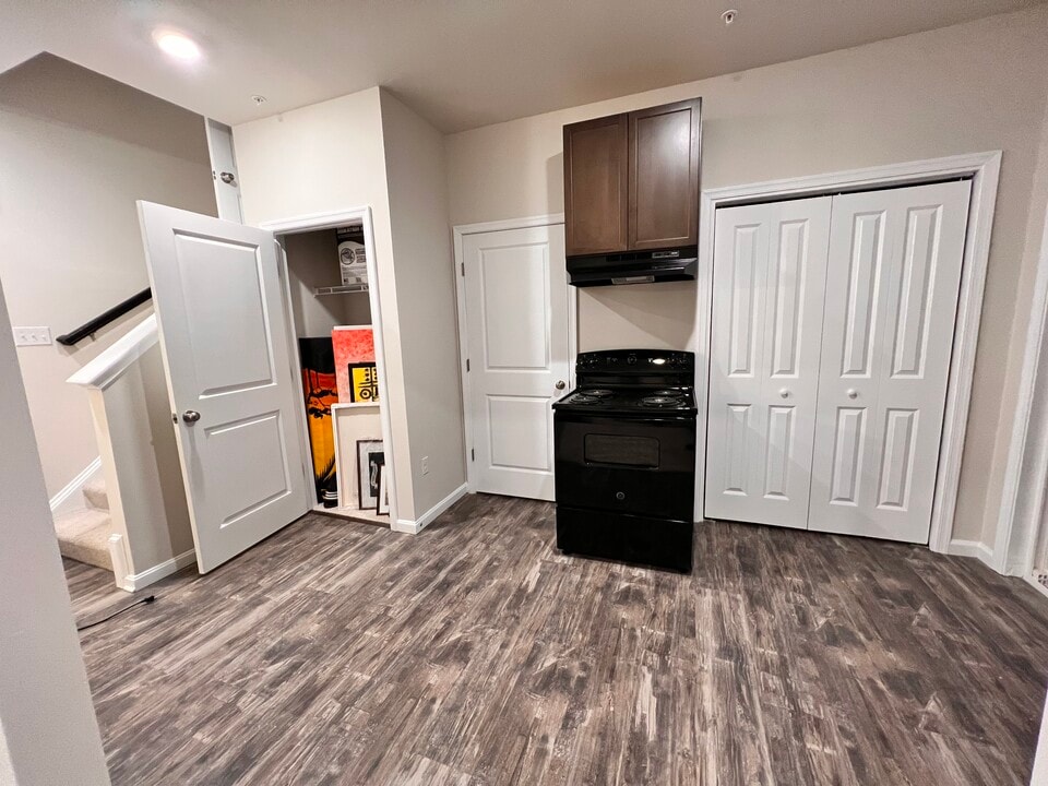 2067 Hinshaw Dr, Unit Basement in Odenton, MD - Building Photo