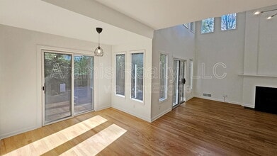 1086 Pine Grove Ave NE in Atlanta, GA - Building Photo - Building Photo