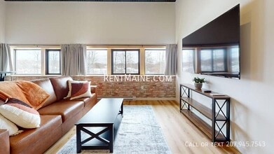 113 N Lancey St in Pittsfield, ME - Foto de edificio - Building Photo