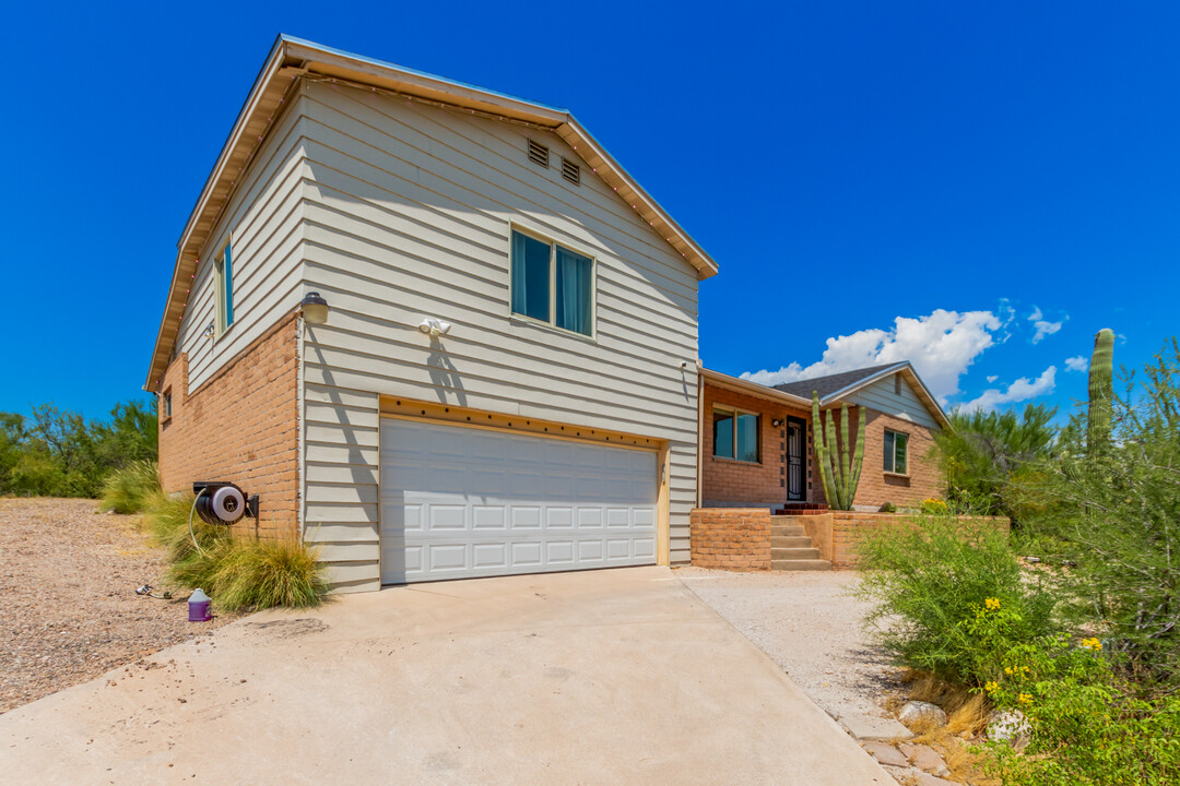 4980 N Hillcrest Dr in Tucson, AZ - Foto de edificio