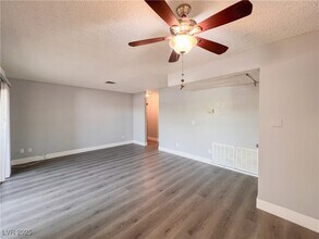 4842 Nara Vista Way in Las Vegas, NV - Building Photo - Building Photo