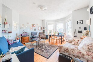 394 Centre St, Unit 2 in Boston, MA - Building Photo