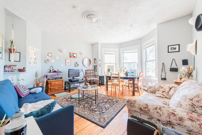 394 Centre St, Unit 2