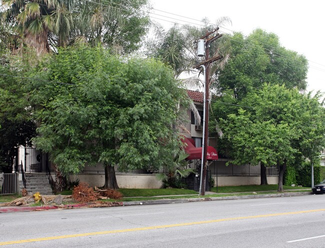 Lindley Palms in Northridge, CA - Building Photo - Building Photo