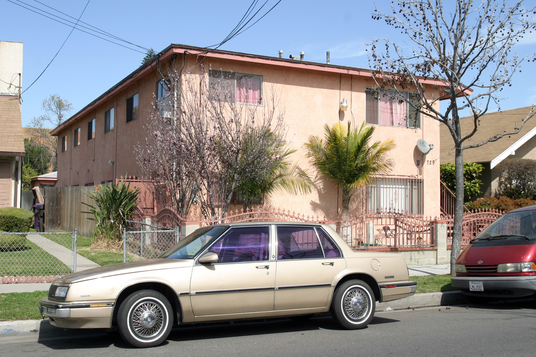 729 E New York St in Long Beach, CA - Foto de edificio