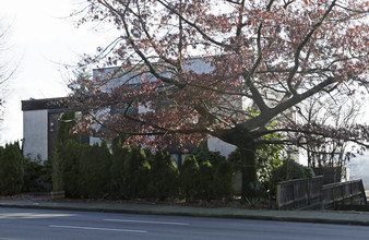 Maywood Manor in Burnaby, BC - Building Photo - Building Photo