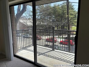 245 Main St, Unit 64 in Watertown, MA - Foto de edificio - Building Photo