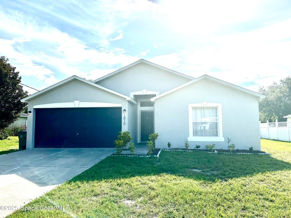 1010 Lundy Dr in Titusville, FL - Building Photo