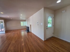 909 Yale Ave in Modesto, CA - Building Photo - Building Photo