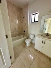 241 E 6th St in Hialeah, FL - Building Photo - Building Photo