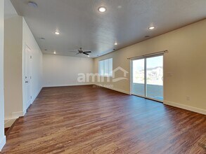 259 N Dry Crk Rd in Saratoga Springs, UT - Foto de edificio - Building Photo