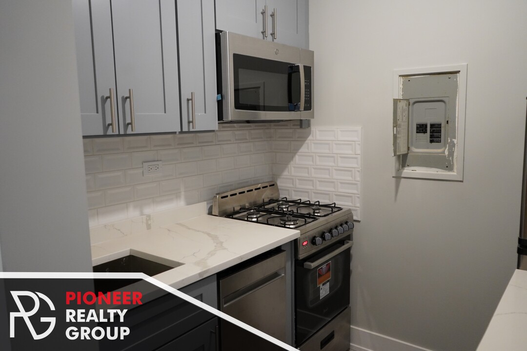 503 W Belmont Ave, Unit 505-7A in Chicago, IL - Building Photo