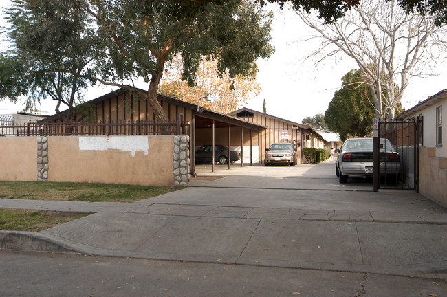 2387 Sepulveda Ave in San Bernardino, CA - Foto de edificio - Building Photo