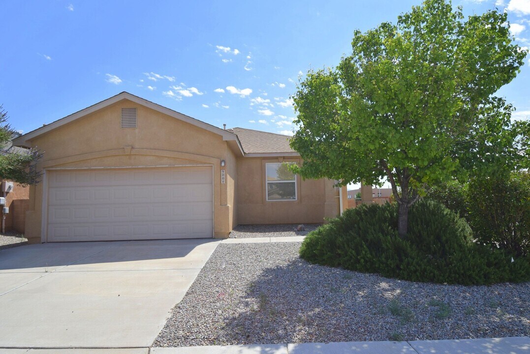 900 Molten Pl NW in Albuquerque, NM - Building Photo