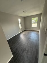 6800 Bryonwood Dr in Austin, TX - Foto de edificio - Building Photo