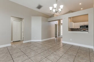 12230 Dawn Vista Dr in Riverview, FL - Building Photo - Building Photo